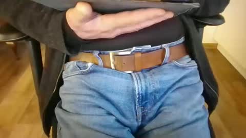 Snapshot of mik116 chatting on 12/05/25, 01:31 mik online show from 12/05/25, 01:31