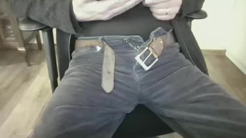 Snapshot of mik116 chatting on 12/14/25, 02:33 mik online show from 12/14/25, 02:33