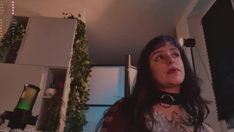 Snapshot of mika_moon_ chatting on 10/23/25, 04:28 mika_moon_ online show from 10/23/25, 04:28