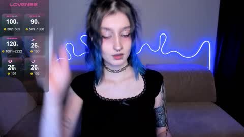 Snapshot of mika_reid chatting on 11/02/25, 03:47 Mika online show from 11/02/25, 03:47