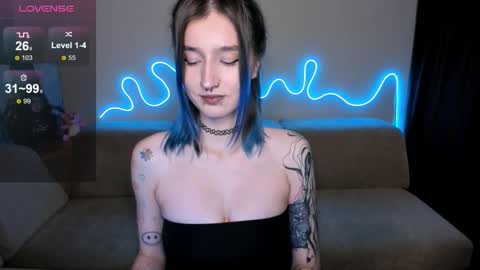 Snapshot of mika_reid chatting on 11/03/25, 04:19 Mika online show from 11/03/25, 04:19