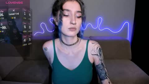 Snapshot of mika_reid chatting on 11/07/25, 03:23 Mika online show from 11/07/25, 03:23