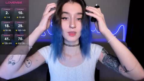 Snapshot of mika_reid chatting on 11/23/25, 01:55 Mika online show from 11/23/25, 01:55