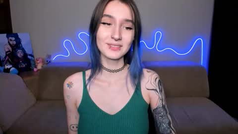 Snapshot of mika_reid chatting on 11/30/25, 01:48 Mika online show from 11/30/25, 01:48