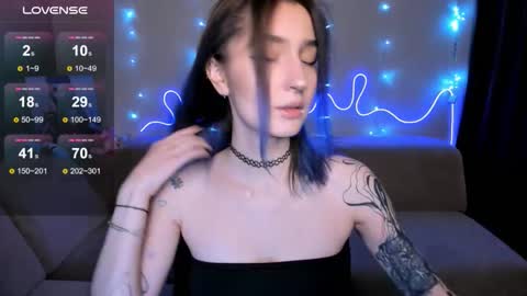 Snapshot of mika_reid chatting on 12/17/25, 12:33 Mika online show from 12/17/25, 12:33