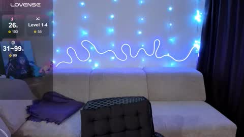 Snapshot of mika_reid chatting on 12/21/25, 04:36 Mika online show from 12/21/25, 04:36