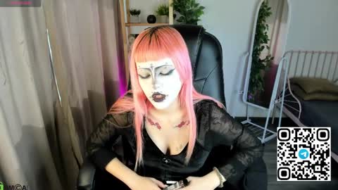 Snapshot of mika_vatashi chatting on 04/11/26, 08:18 Mika online show from 04/11/26, 08:18