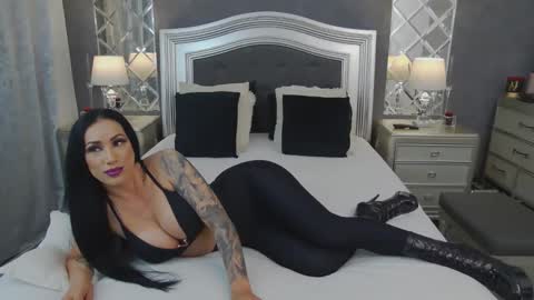 Snapshot of mikaelajensen chatting on 05/29/26, 03:04 Mikaela online show from 05/29/26, 03:04
