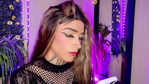 Snapshot of mikaelarangel chatting on 10/23/25, 05:33 mikaelarangel online show from 10/23/25, 05:33