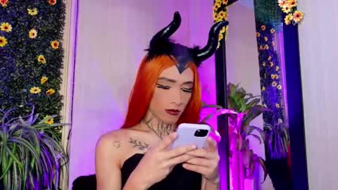 Snapshot of mikaelarangel chatting on 10/26/25, 02:06 mikaelarangel online show from 10/26/25, 02:06