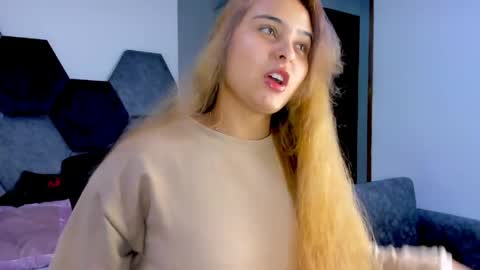Mikaela blondie bigass online show from 06/08/26, 07:36
