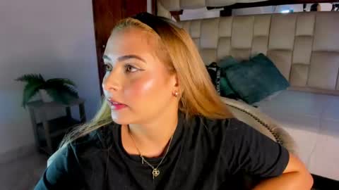 Mikaela blondie bigass online show from 06/12/26, 07:13