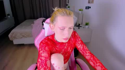 mikaella_nicole online show from 07/06/26, 05:37