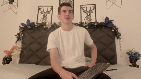 mikael online show from 01/07/25, 03:46