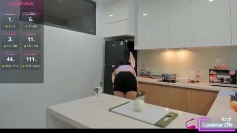 Snapshot of mikakimura chatting on 01/08/25, 06:41 Miko now i live in Vietnam online show from 01/08/25, 06:41