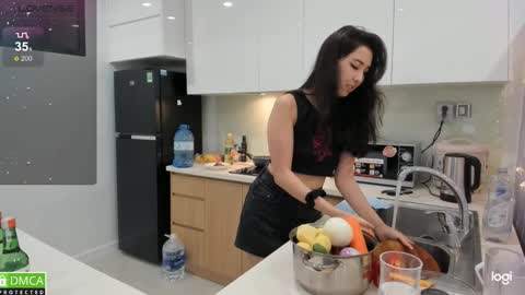 Snapshot of mikakimura chatting on 02/18/25, 03:43 Miko now i live in Vietnam online show from 02/18/25, 03:43