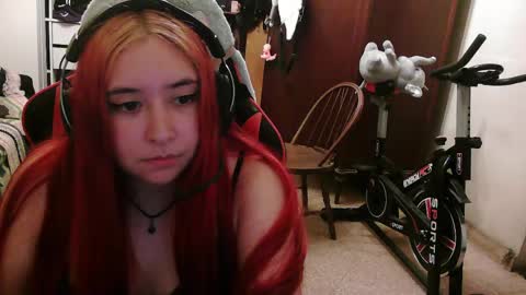 Snapshot of mikalatina chatting on 04/10/26, 11:53 Mika online show from 04/10/26, 11:53