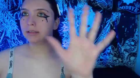 Snapshot of mikaskullcs chatting on 09/15/25, 04:34 Mika online show from 09/15/25, 04:34