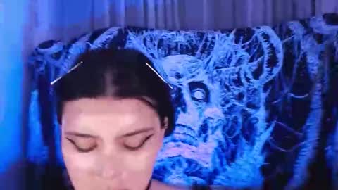 Snapshot of mikaskullcs chatting on 09/22/25, 04:47 Mika online show from 09/22/25, 04:47