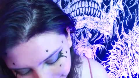 Snapshot of mikaskullcs chatting on 10/10/25, 06:45 Mika online show from 10/10/25, 06:45