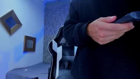 Mike 0233 online show from 12/02/25, 04:18