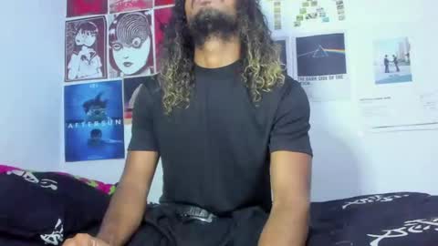 Snapshot of mike__thomson_ chatting on 12/24/24, 12:22 mike__thomson_ online show from 12/24/24, 12:22
