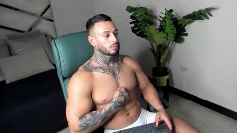 Snapshot of mike_belle chatting on 09/14/25, 08:08 Mike Belle online show from 09/14/25, 08:08