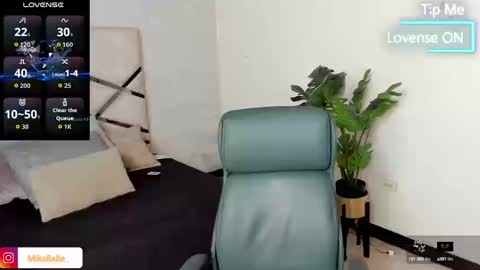 Snapshot of mike_belle chatting on 09/24/25, 08:01 Mike Belle online show from 09/24/25, 08:01