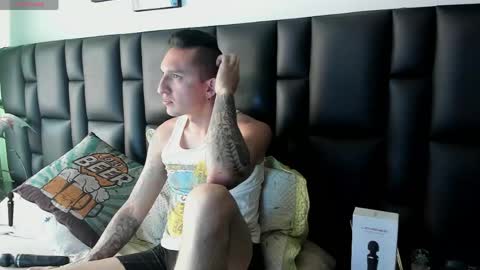 Snapshot of mike_bennet chatting on 04/12/26, 10:04 Mike Bennet Make me Cum Please online show from 04/12/26, 10:04