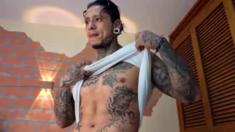 Snapshot of mike_jonness chatting on 10/22/25, 03:12 M I K E online show from 10/22/25, 03:12