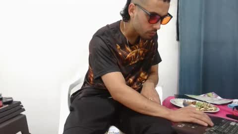 Snapshot of mike_leonrey22 chatting on 11/28/25, 10:45 mike_leonrey22 online show from 11/28/25, 10:45