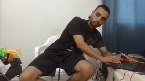 Snapshot of mike_leonrey22 chatting on 12/05/25, 07:43 mike_leonrey22 online show from 12/05/25, 07:43