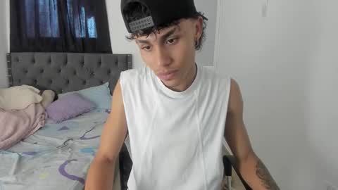 Snapshot of mike_master9 chatting on 10/15/25, 05:13 mike_master9 online show from 10/15/25, 05:13