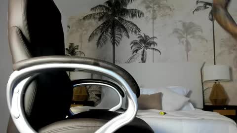 Snapshot of mike_montoya chatting on 10/12/25, 07:24 Mike Montoya online show from 10/12/25, 07:24