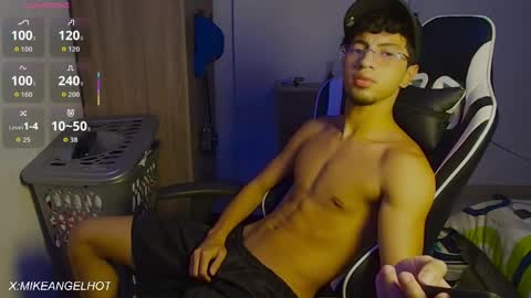 Mike Pineapple online show from 06/07/26, 03:43
