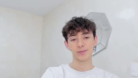 Snapshot of mikebelf4 chatting on 12/15/25, 09:52 Mikebelf4 online show from 12/15/25, 09:52