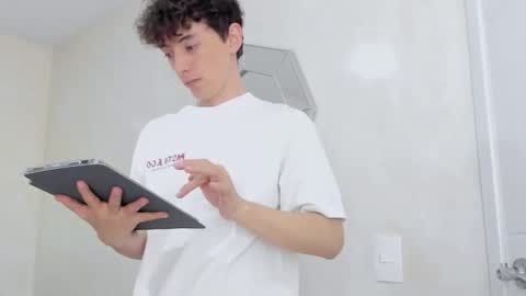 Snapshot of mikebelf4 chatting on 12/17/25, 01:55 Mikebelf4 online show from 12/17/25, 01:55