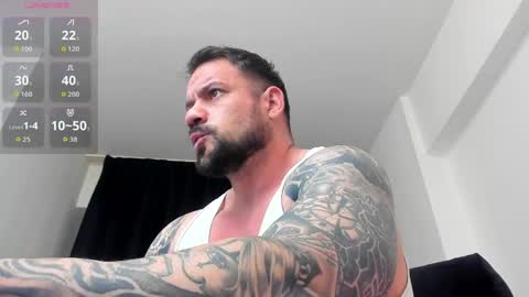 Snapshot of mikebigboy31 chatting on 05/18/26, 02:40 Mike online show from 05/18/26, 02:40