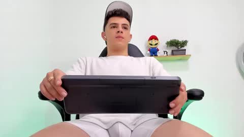 Snapshot of mikecooper_ chatting on 10/23/25, 12:32 Mike Cooper online show from 10/23/25, 12:32