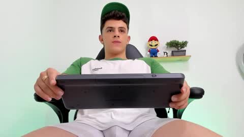 Snapshot of mikecooper_ chatting on 10/24/25, 04:20 Mike Cooper online show from 10/24/25, 04:20