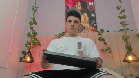 Snapshot of mikecooper_ chatting on 03/12/26, 05:24 Mike Cooper online show from 03/12/26, 05:24