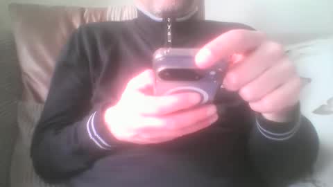 Snapshot of mikehockishuge9 chatting on 04/14/26, 04:35 mikehockishuge9 online show from 04/14/26, 04:35