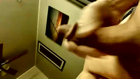 MikeHunt online show from 12/25/24, 09:33