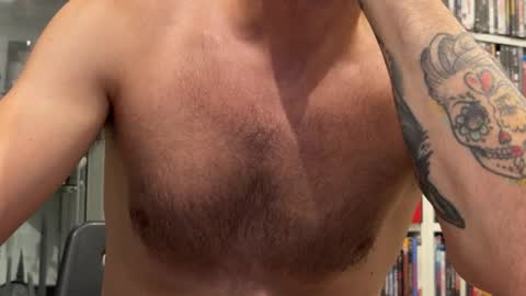 Snapshot of mikelangelo14 chatting on 08/03/26, 10:32 Jojos online show from 08/03/26, 10:32