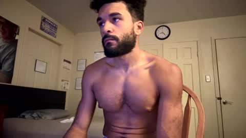 Snapshot of mikemikemikey9996 chatting on 10/27/25, 02:04 mikemikemikey9996 online show from 10/27/25, 02:04