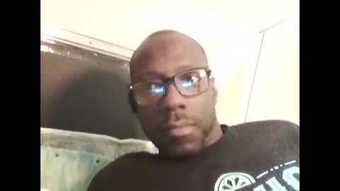 Snapshot of mikenlynz3oh3 chatting on 11/04/25, 11:31 mikenlynz3oh3 online show from 11/04/25, 11:31