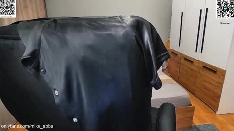 Snapshot of mikestrip chatting on 11/14/25, 02:27 Mike online show from 11/14/25, 02:27