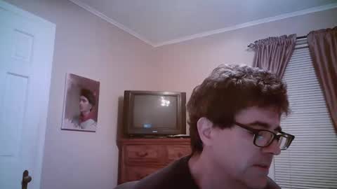 Snapshot of mikewulds chatting on 12/19/24, 03:29 Mike online show from 12/19/24, 03:29