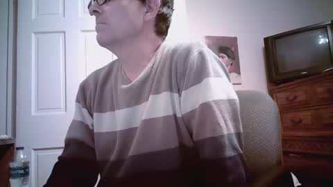 Snapshot of mikewulds chatting on 12/28/24, 12:36 Mike online show from 12/28/24, 12:36