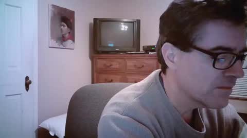 Snapshot of mikewulds chatting on 12/29/24, 03:33 Mike online show from 12/29/24, 03:33